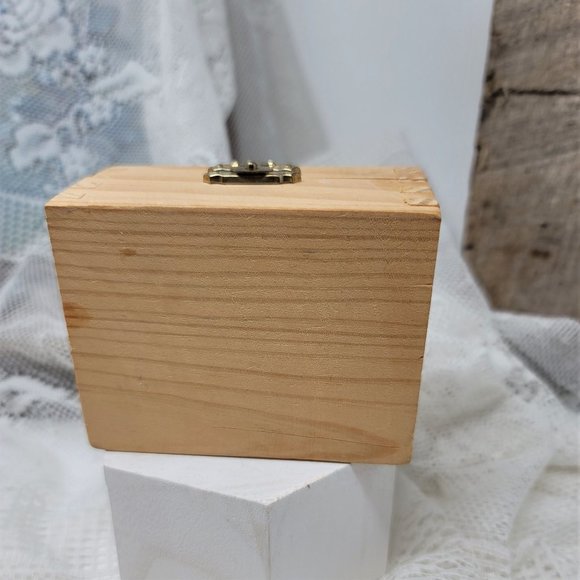 Sweet Vintage Wood Box Tongue & Groove - Picture 5 of 8